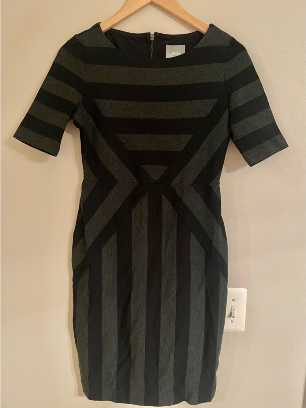 Maeve Size 6 Black Gray Striped Sheath Dress Modern Minimalist Chic Workwear-EUC